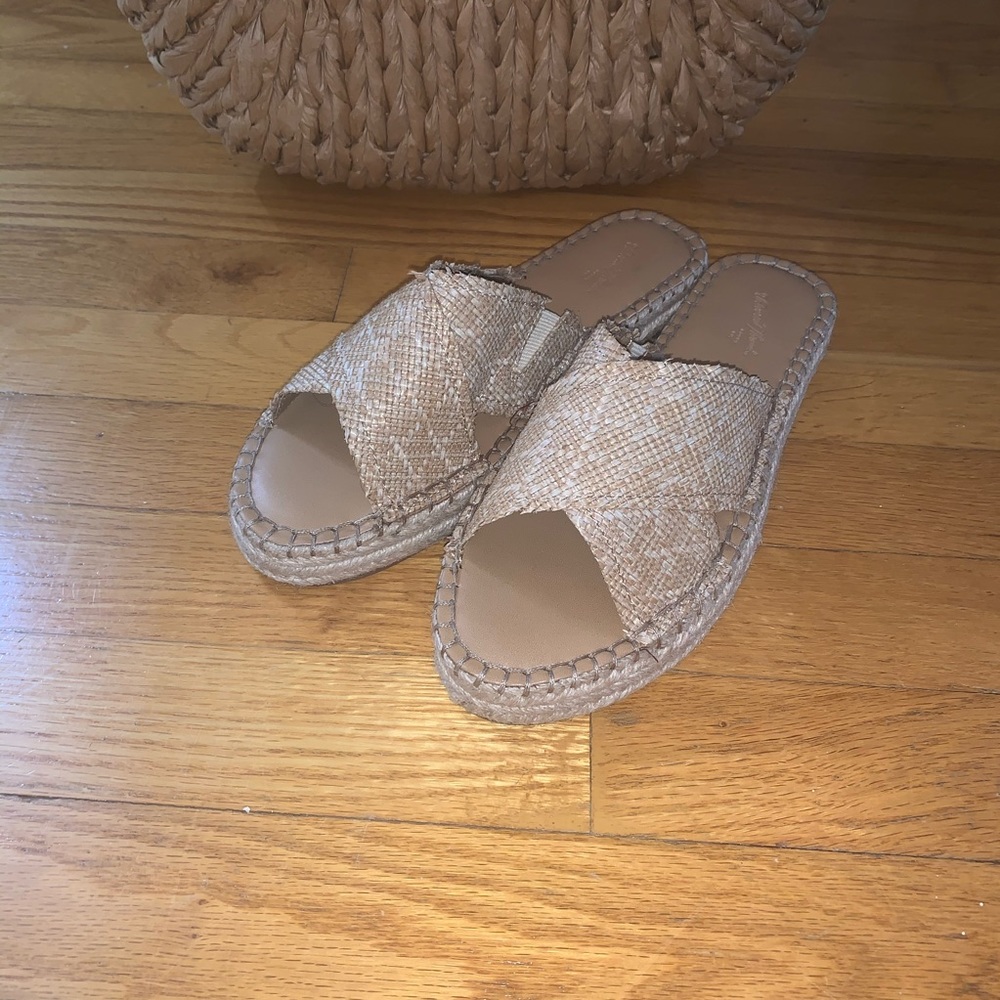 Universal Thread Flatform Straw Sandals - Picture 3 of 4